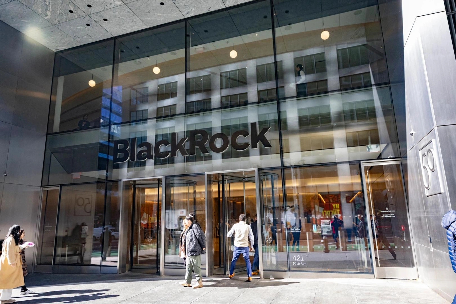 BlackRock's crypto assets fall 39% despite $15B of net inflows
