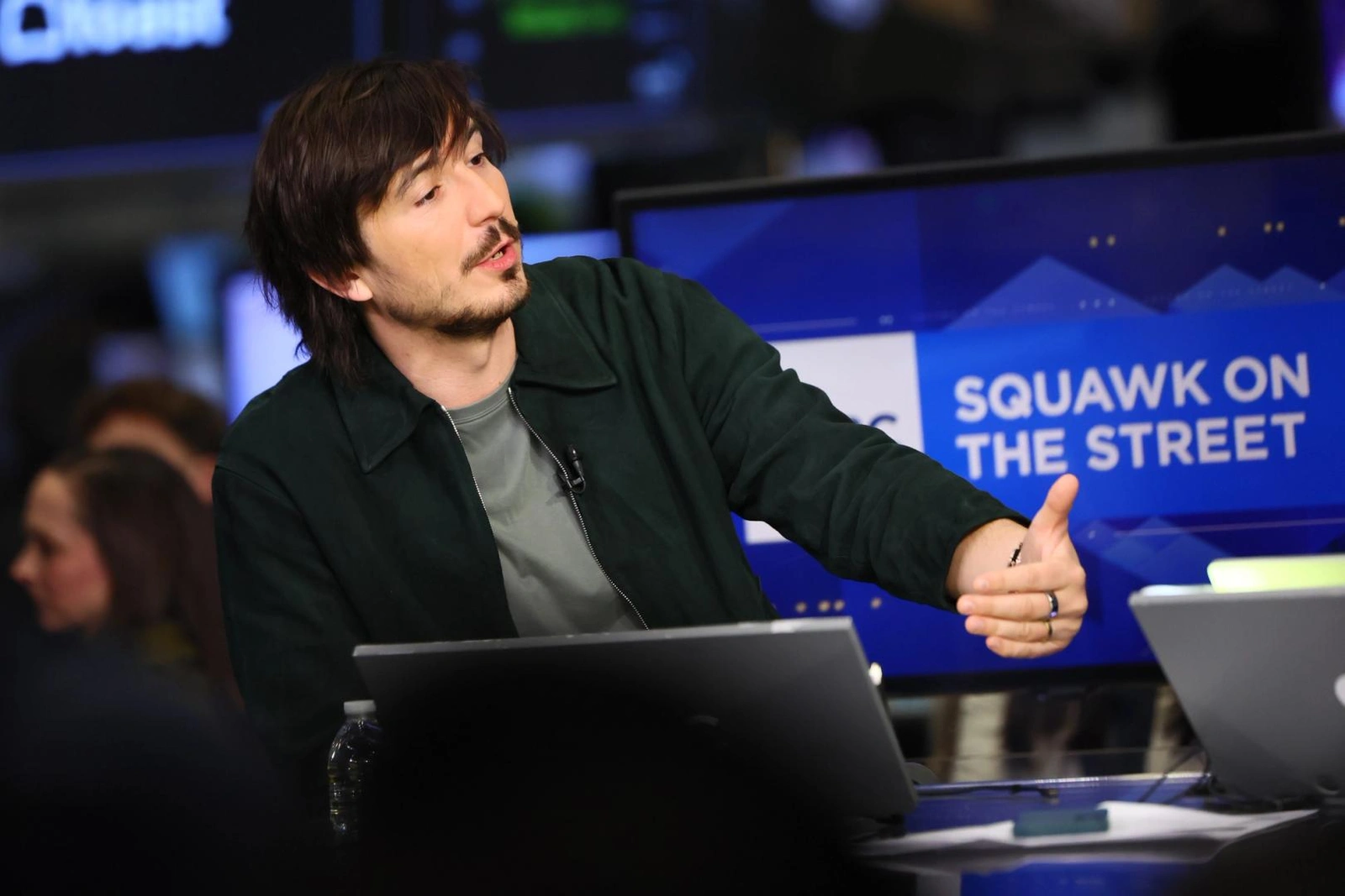 Robinhood Chain fees dropped 97% as memecoin rush cooled.
